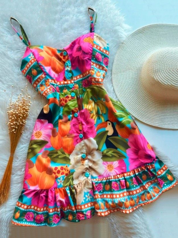 Vestido curto babado com botões